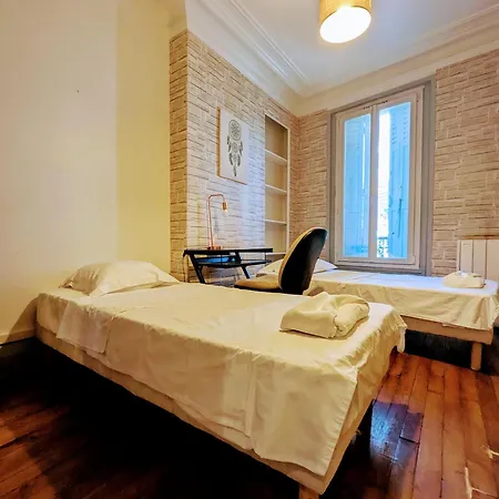 Chic Avec Parking Pres De Paris Apartmán *
